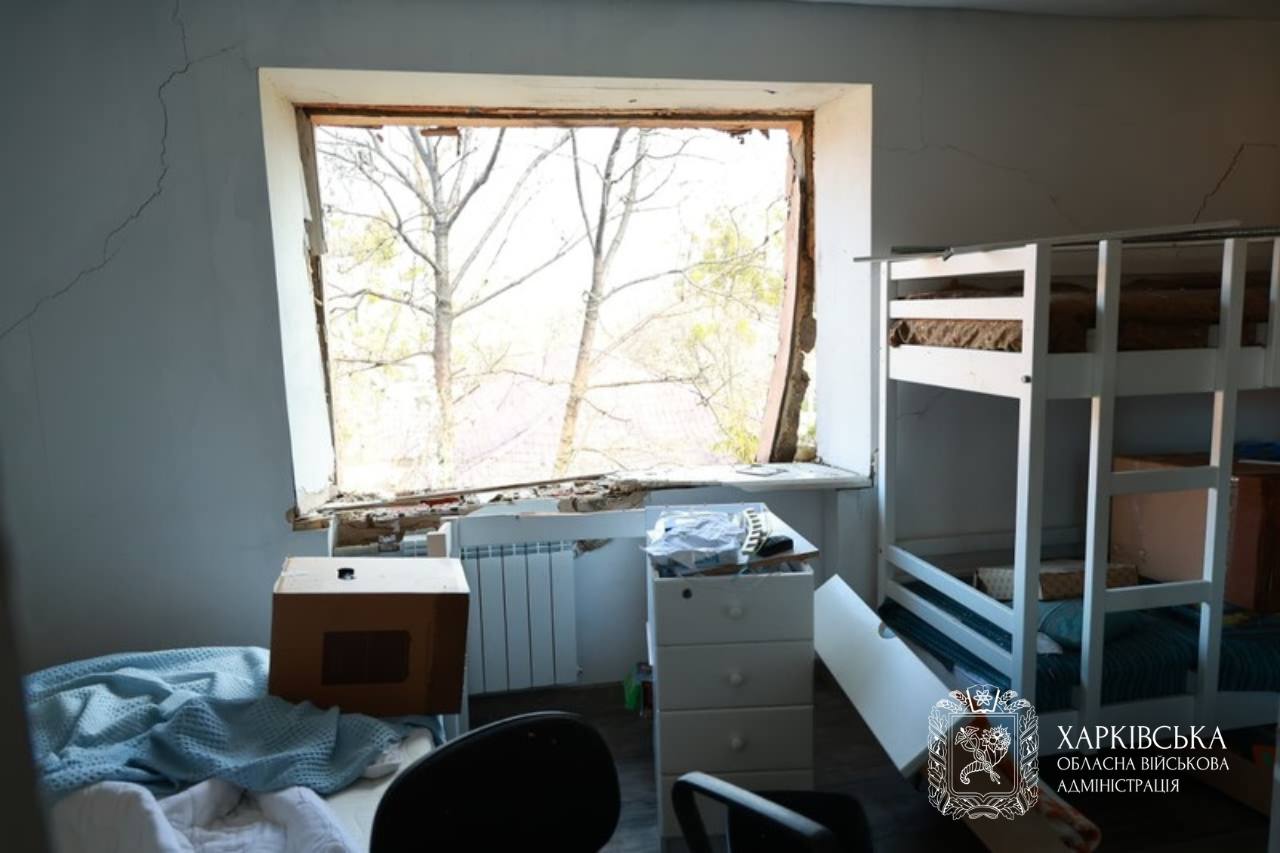 Ворог вдарив безпілотником по багатоповерхівці в Харківській області